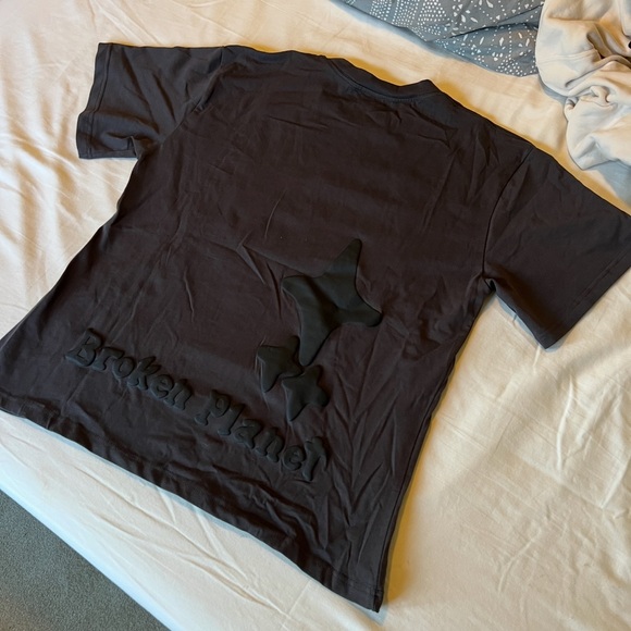 Broken planet t shirt - Picture 2 of 4